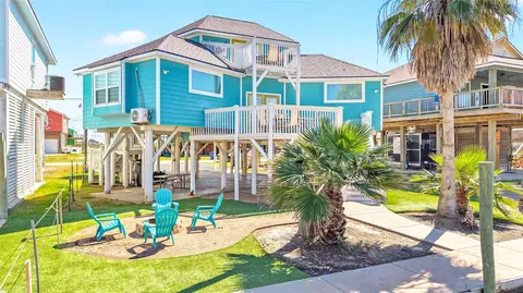 319 Pompano Ln, Surfside Beach, TX 77541