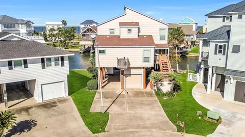 3902 Island Ct, Galveston, TX 77554