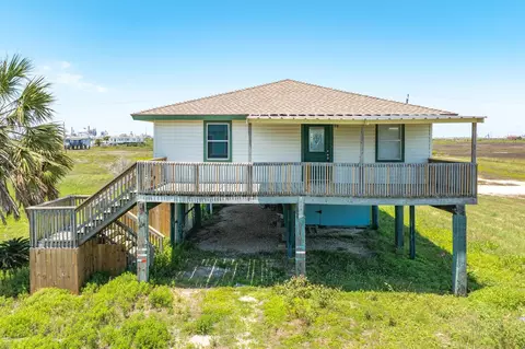 910 Monument Dr, Surfside Beach, TX 77541