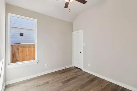 Bedroom - 16836 Needlepoint Dr, Conroe, TX 77302 photo 5 of 6