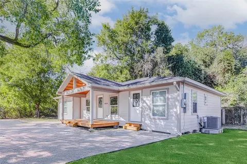 1054 Dewalt St, Houston, TX 77088