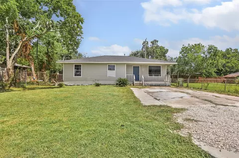 234 Bay Oaks Dr, La Porte, TX 77571