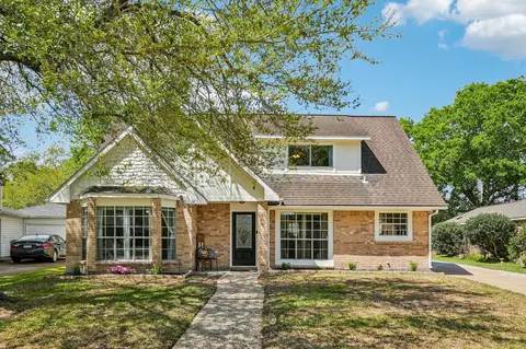 207 Lochnell Dr, Houston, TX 77062