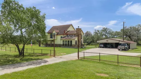 11970 Sulphur Springs Rd, Adkins, TX 78101