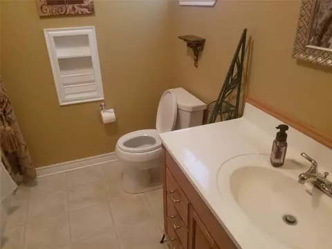 Bath - 231 Memphis Bell, Trinity, TX 75862 photo 2 of 10