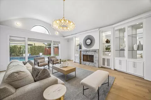 4614 Spruce St, Bellaire, TX 77401