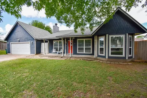 5911 Butterfly Cir, Pasadena, TX 77505