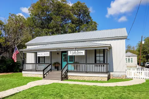 108 N Washington St, Round Top, TX 78954