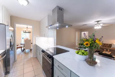 Kitchen - 25019 Barmby Dr, Spring, TX 77389 photo 5 of 8