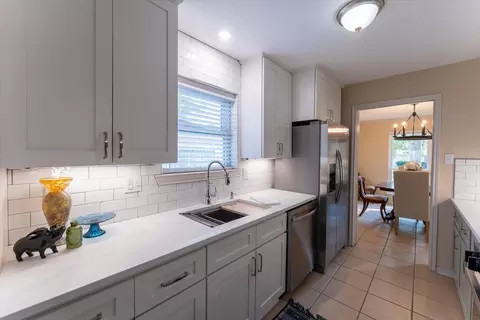 Kitchen - 25019 Barmby Dr, Spring, TX 77389 photo 4 of 8