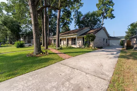 Exterior - 25019 Barmby Dr, Spring, TX 77389 photo 3 of 9