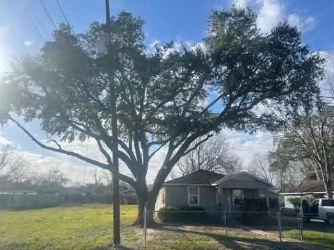 7407 Hoffman St, Houston, TX 77028