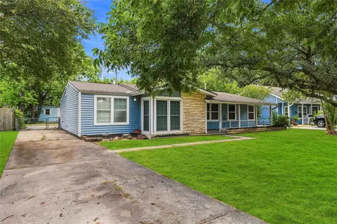 1210 14th Ave N, Texas City, TX 77590