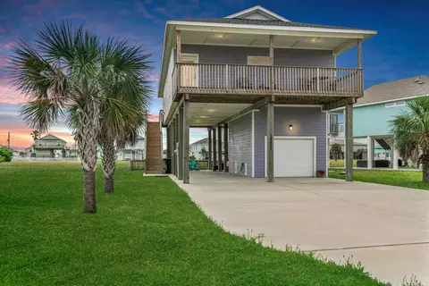 18607 Warrior Rd, Galveston, TX 77554