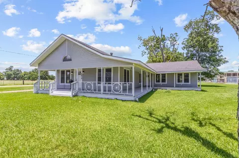 5010 Wilson St, Groves, TX 77619