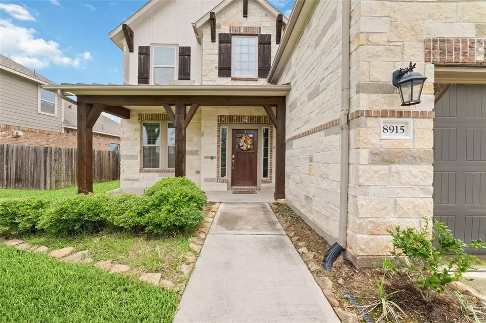 Exterior - 8915 Japonica Dr #DA, Richmond, TX 77469 photo 3 of 6