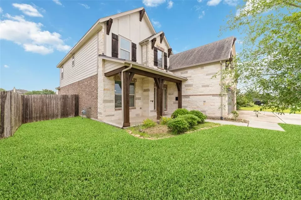 Exterior - 8915 Japonica Dr #DA, Richmond, TX 77469 photo 4 of 6