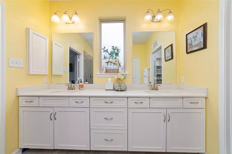 Bath - 8915 Japonica Dr #DA, Richmond, TX 77469 photo 2 of 3