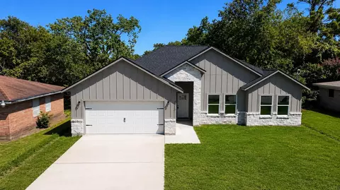 5815 Woodrow St, Texas City, TX 77591