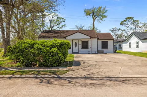 201 Huisache St, Lake Jackson, TX 77566