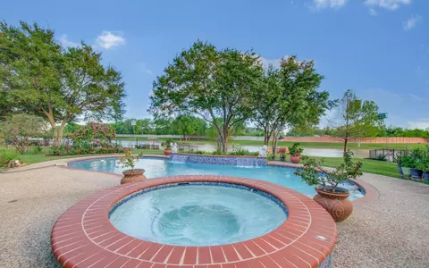 314 Bridge Crest Blvd, Houston, TX 77082