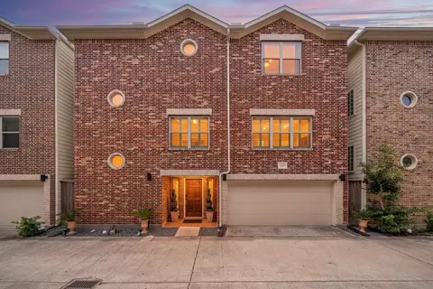 548 Westcross St, Houston, TX 77018