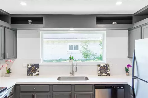 10110 Hollow Canyon Dr, Sugar Land, TX 77498