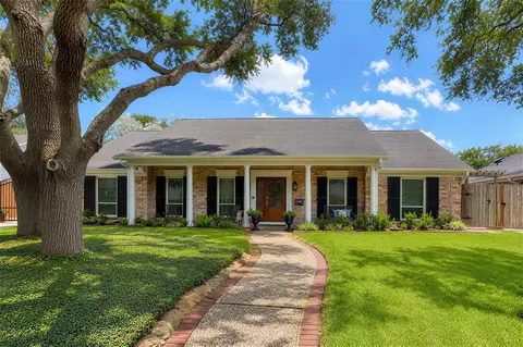 10106 Inwood Dr, Houston, TX 77042