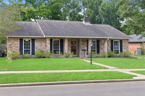 15214 Saint Cloud Dr, Houston, TX 77062