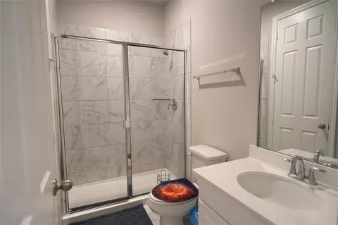 Bath - 2135 Brooke Avery Dr, Katy, TX 77494 photo 2 of 2