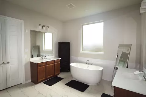 Bath - 2135 Brooke Avery Dr, Katy, TX 77494 photo 1 of 2