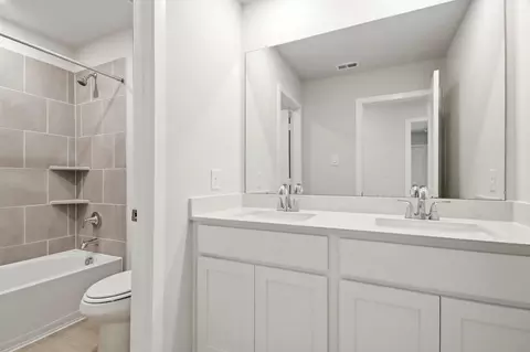 Bath - 233 Elm Spring Dr, Hockley, TX 77447 photo 1 of 1