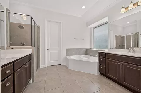 Bath - 6722 Chicoma St, Spring, TX 77379 photo 2 of 6