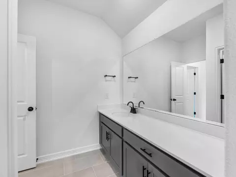Bath - 7722 Jasper Meadows Way, Angleton, TX 77515 photo 4 of 4