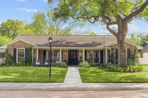 10011 Burgoyne Rd, Houston, TX 77042
