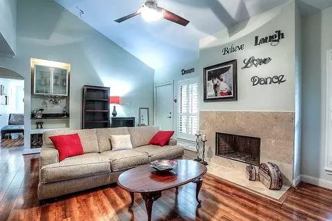 1100 Augusta Dr #80, Houston, TX 77057