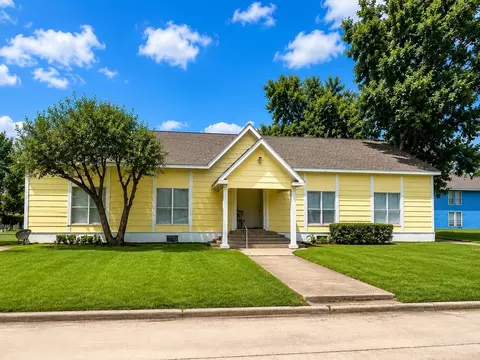 Exterior - 513 E Caney St, Wharton, TX 77488 photo 1 of 5