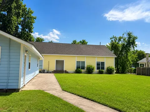 Exterior - 513 E Caney St, Wharton, TX 77488 photo 2 of 5