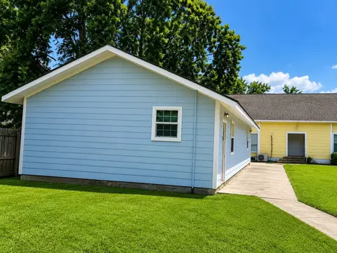 Exterior - 513 E Caney St, Wharton, TX 77488 photo 3 of 5