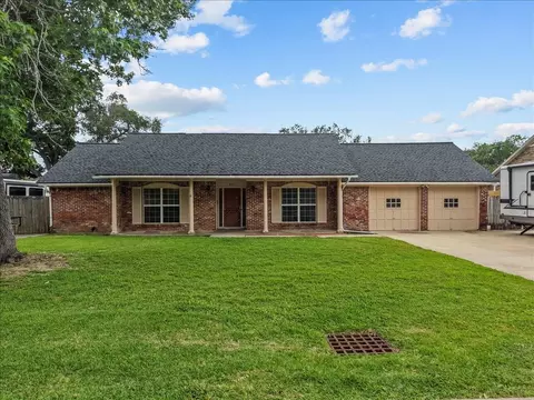 635 Meadowlawn St, La Porte, TX 77571