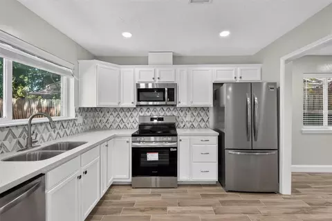Kitchen - 23631 Verngate Dr, Spring, TX 77373 photo 2 of 3