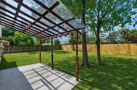 Exterior - 23631 Verngate Dr, Spring, TX 77373 photo 5 of 8