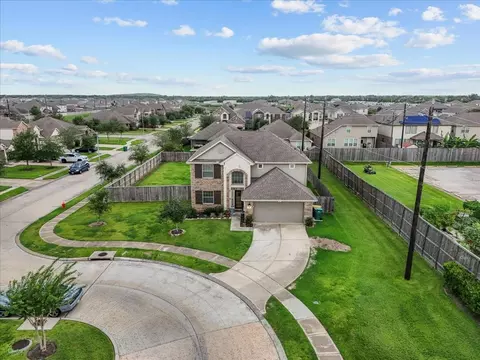 356 Century Oaks Ln, La Marque, TX 77568