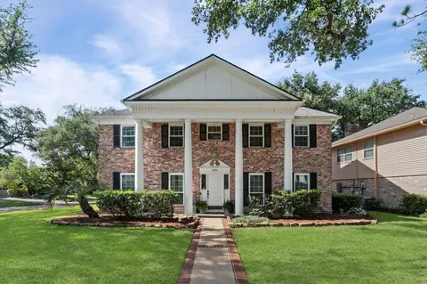 3030 Broadmoor Dr, Sugar Land, TX 77478