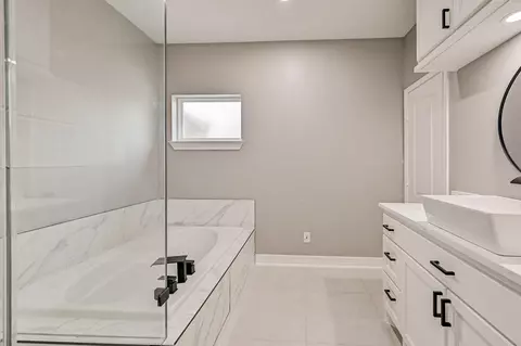 Bath - 3306 Gary Ln, Spring, TX 77380 photo 2 of 7