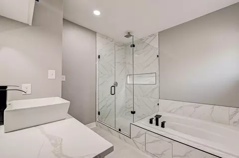 Bath - 3306 Gary Ln, Spring, TX 77380 photo 3 of 7