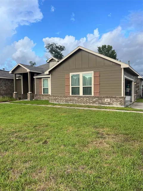 100 Jessica Dr, Dayton, TX 77535