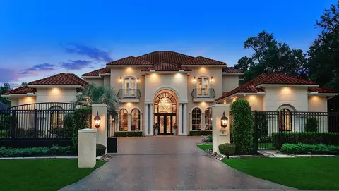 2 Lace Pt, The Woodlands, TX 77382