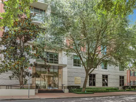 2211 Briarglen Dr #708, Houston, TX 77027