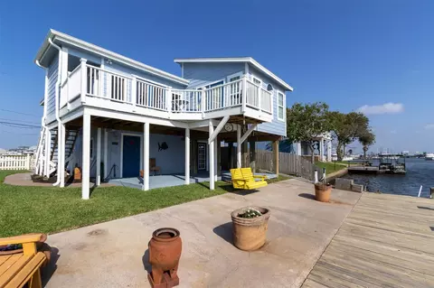 710 91st St, Galveston, TX 77554